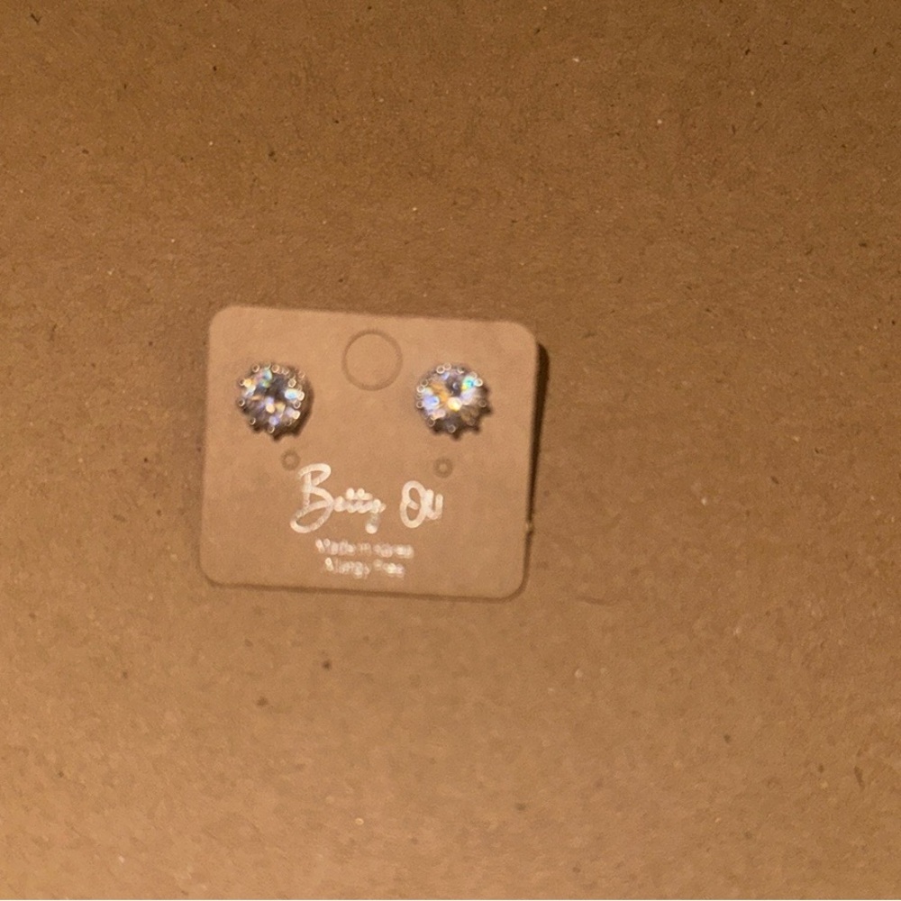 Women’s Stud Earrings